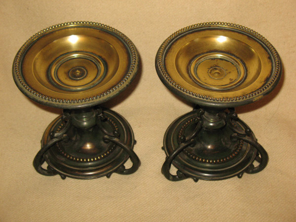 Pair of bronze cups in the Louis XVI style, 19th century Restoration period