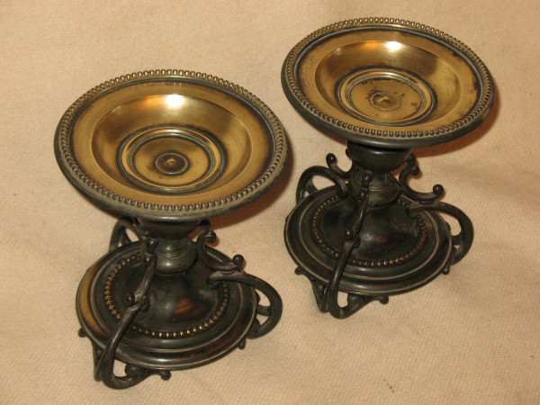 Pair of bronze cups in the Louis XVI style, 19th century Restoration period