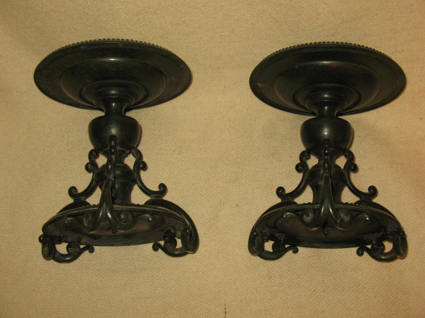 Pair of bronze cups in the Louis XVI style, 19th century Restoration period