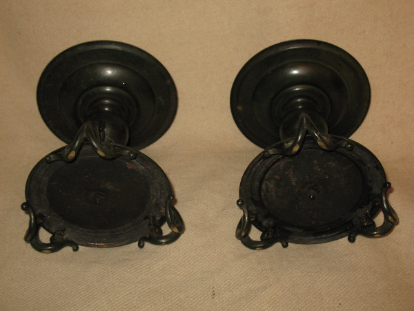 Pair of bronze cups in the Louis XVI style, 19th century Restoration period