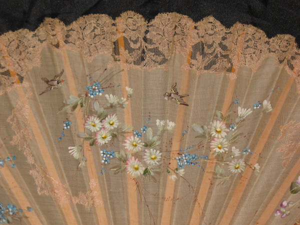 Fan in organza painted with birds and flowers early 20th century