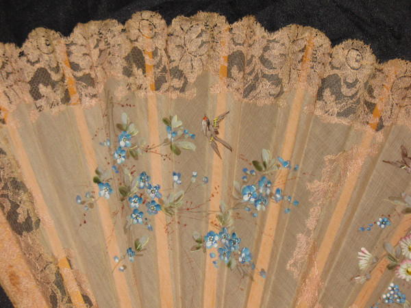 Fan in organza painted with birds and flowers early 20th century