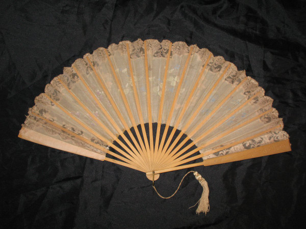 Fan in organza painted with birds and flowers early 20th century