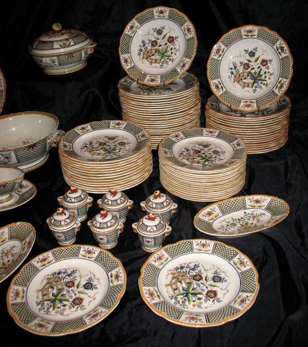 Sarreguemines earthenware dinner service with Montmorency decor 90 pieces late 19th century