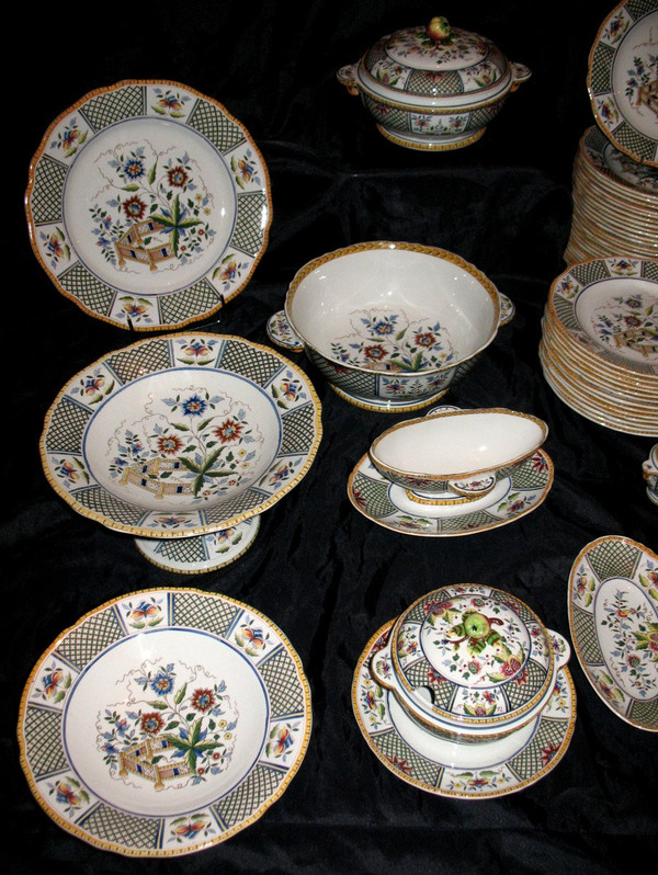 Sarreguemines earthenware dinner service with Montmorency decor 90 pieces late 19th century