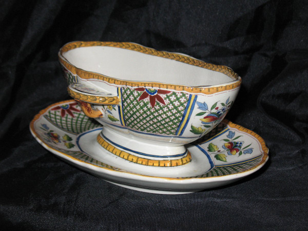 Sarreguemines earthenware dinner service with Montmorency decor 90 pieces late 19th century