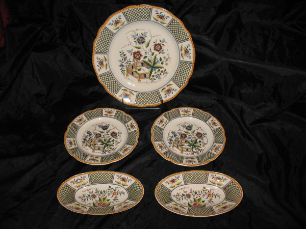 Sarreguemines earthenware dinner service with Montmorency decor 90 pieces late 19th century