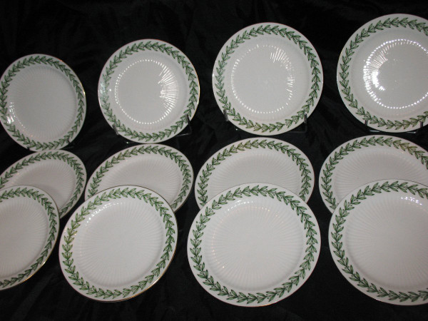 Dessert service in Sarreguemines porcelain with laurel leaf decoration, 19th century