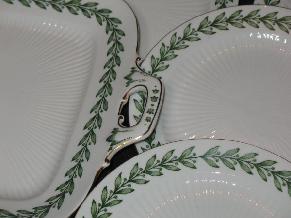 Dessert service in Sarreguemines porcelain with laurel leaf decoration, 19th century