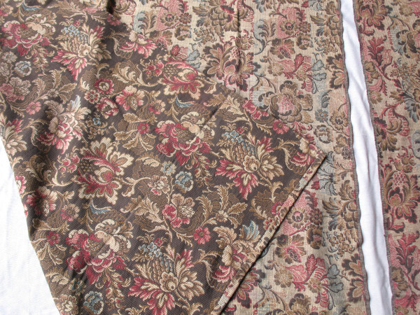 Paire de rideaux tentures portières en tissé Jacquard  motif floral style Louis XIII  fin 19ème