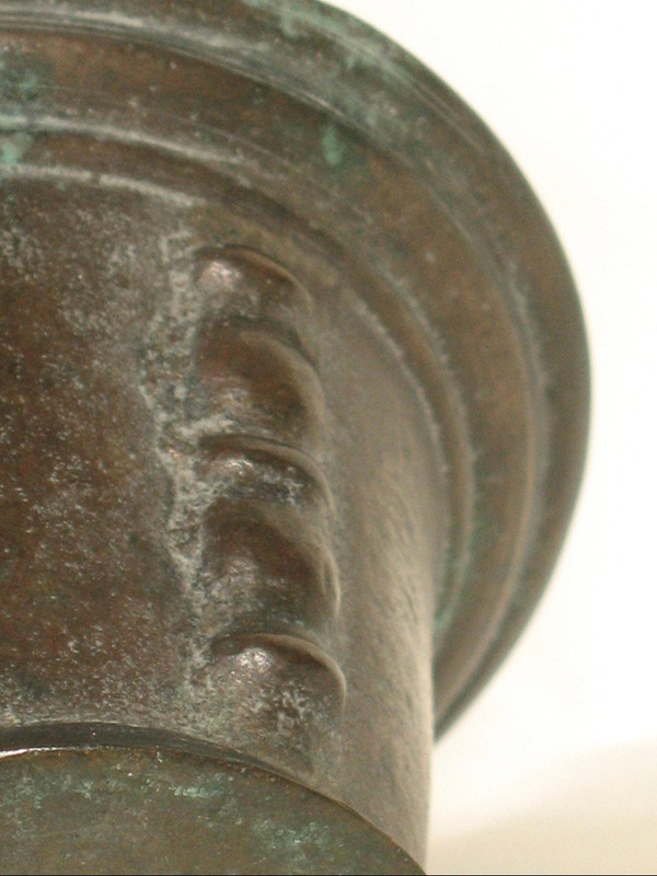 Small bronze mortar with buttresses, 18th century Origin Val de Loire