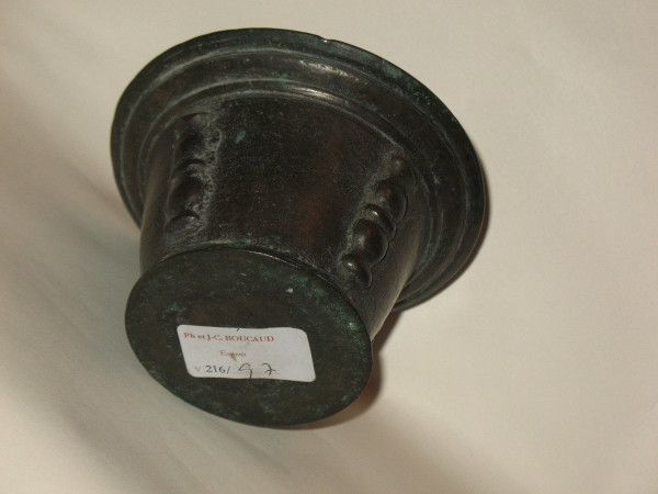 Small bronze mortar with buttresses, 18th century Origin Val de Loire