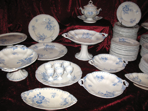 Sarreguemines earthenware table service, 19th century decor