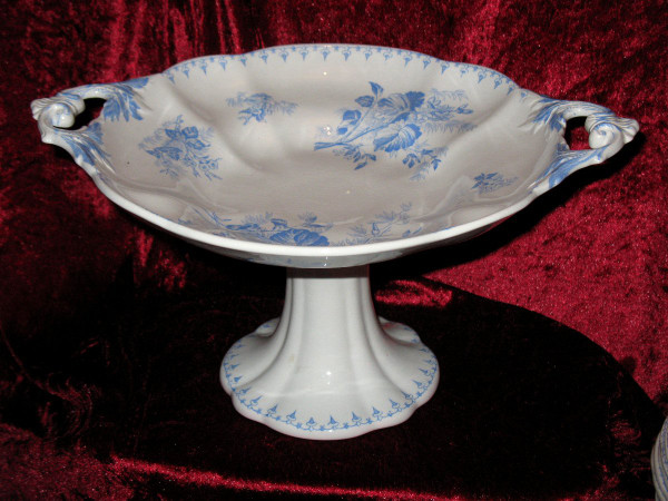 Sarreguemines earthenware table service, 19th century decor