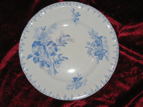 Sarreguemines earthenware table service, 19th century decor