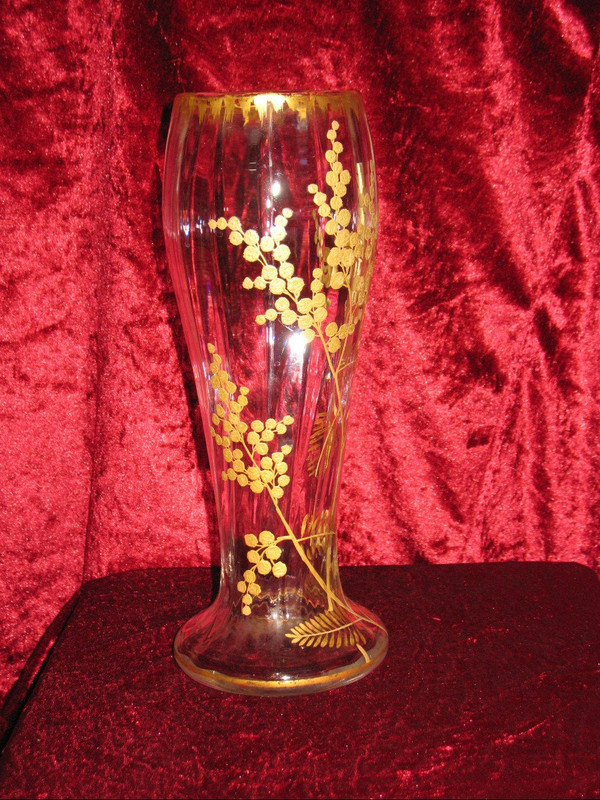 Glass vase painted with fine gold decorated with flowers, 19th century