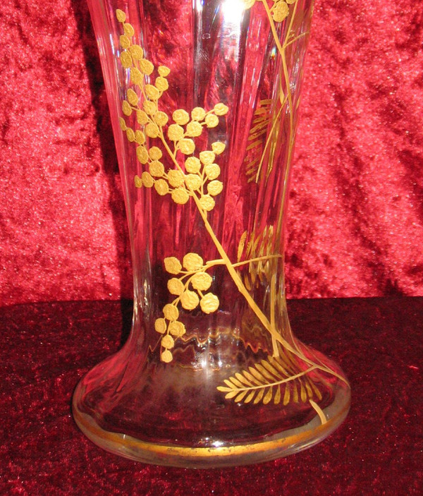 Glass vase painted with fine gold decorated with flowers, 19th century