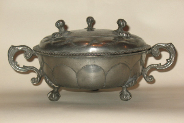 Birthing bowl in pewter Basel Switzerland 18th time hallmark of E. Streickheisen