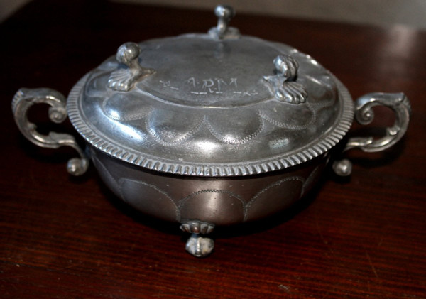 Birthing bowl in pewter Basel Switzerland 18th time hallmark of E. Streickheisen