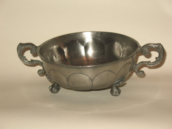 Birthing bowl in pewter Basel Switzerland 18th time hallmark of E. Streickheisen