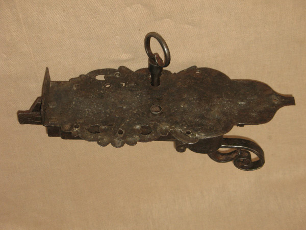 Strong wrought iron lock with its handle and key 17th century