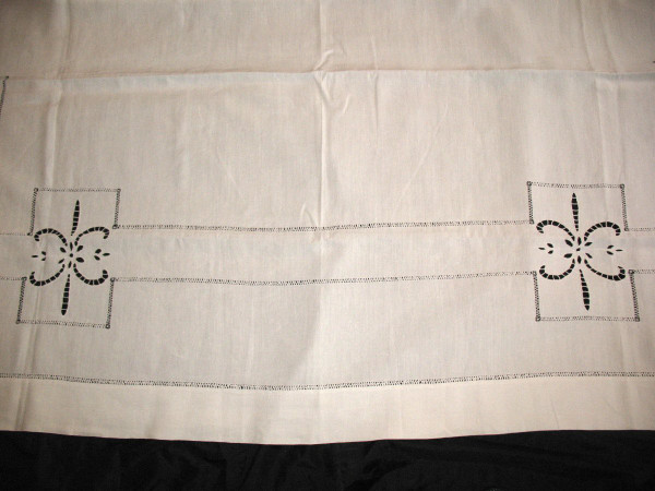 Sheet with back in Richelieu embroidery and handmade openwork decorated with fleur-de-lys