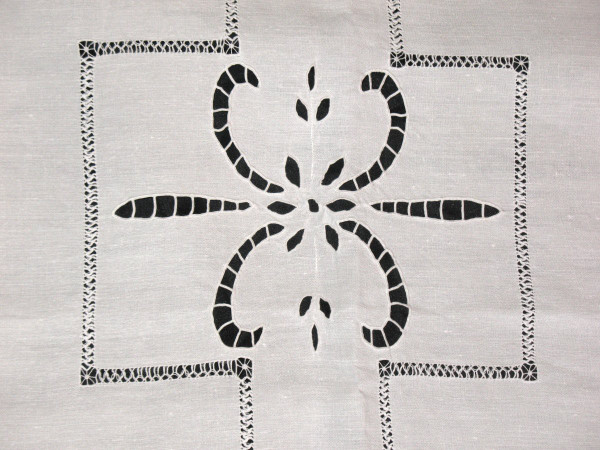 Sheet with back in Richelieu embroidery and handmade openwork decorated with fleur-de-lys