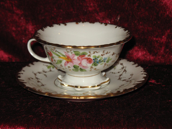 5 Limoges porcelain cups decorated with roses