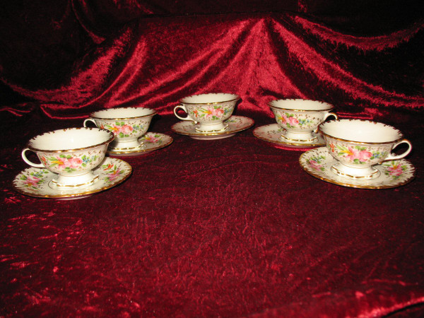 5 Limoges porcelain cups decorated with roses