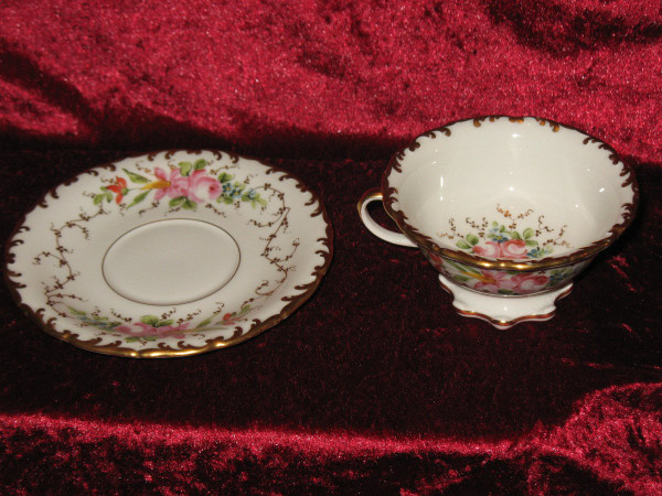 5 Limoges porcelain cups decorated with roses