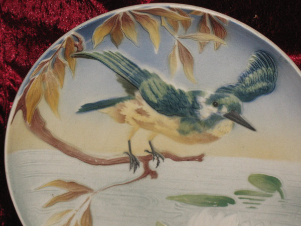 Pair of earthenware dishes from Lunéville with trendy bird decoration, late 19th century