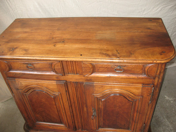 Small Louis XIV blond walnut buffet with 2 doors 2 drawers 17th century