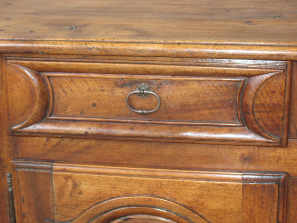 Small Louis XIV blond walnut buffet with 2 doors 2 drawers 17th century