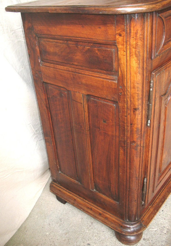 Small Louis XIV blond walnut buffet with 2 doors 2 drawers 17th century