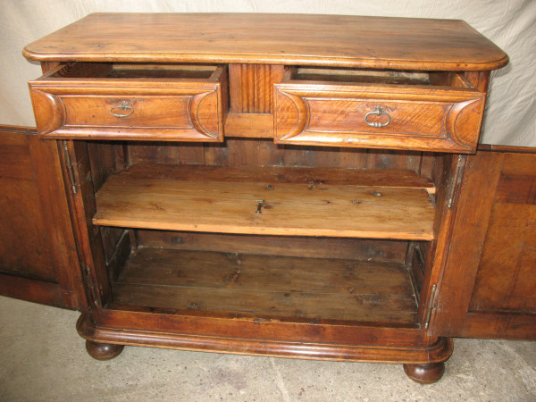 Small Louis XIV blond walnut buffet with 2 doors 2 drawers 17th century