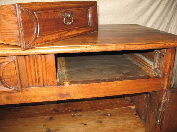 Small Louis XIV blond walnut buffet with 2 doors 2 drawers 17th century