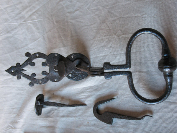 Full wrought iron door knocker hammer, 18th century