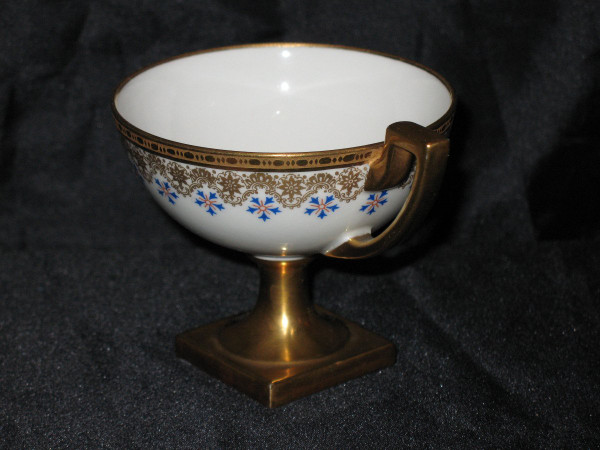 Cup and sugar bowl in Limoges porcelain by Jean Pouyat decorated with barbeaux, 19th century