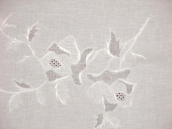 White embroidery tablecloth and days with its 12 napkins