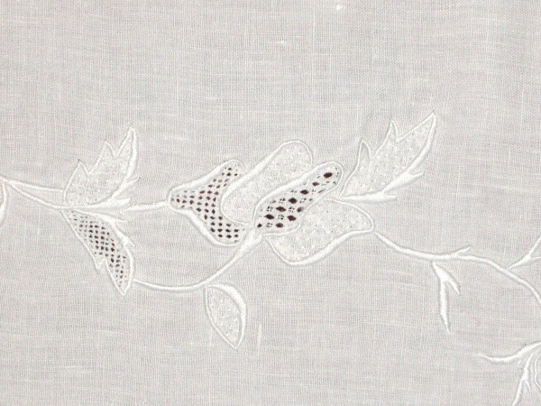 White embroidery tablecloth and days with its 12 napkins