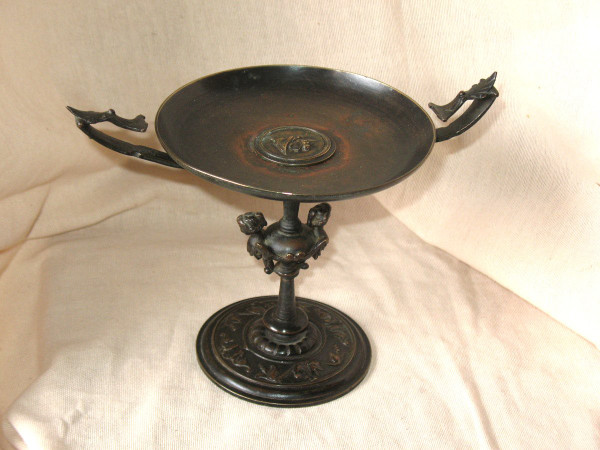 Antique style pocket cup in bronze with medal patina, 19th century