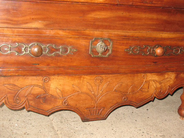 Bonnetière Vendée in cherry wood, early 19th century, Louis XVI style