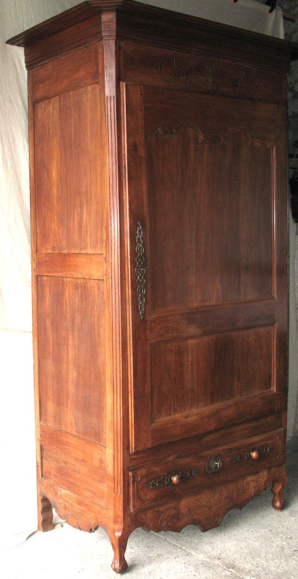 Bonnetière Vendée in cherry wood, early 19th century, Louis XVI style