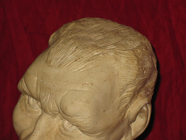 Busto di uomo in pietra di Borgogna firmato Moudie, XX secolo