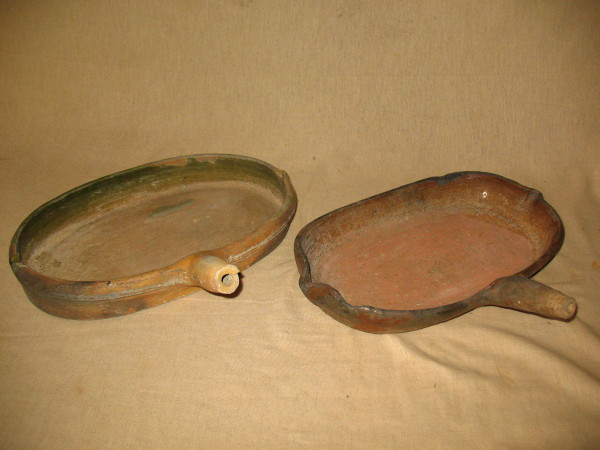 2 glazed earthenware pans from the 19th century from Saintonge