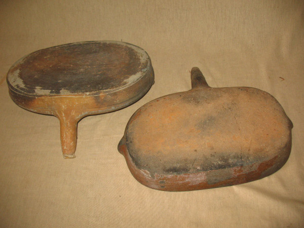 2 glazed earthenware pans from the 19th century from Saintonge