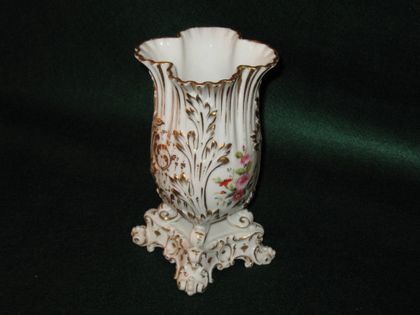 Vase aus Pariser Porzellan mit Blumendekor Restaurationszeit 19. Jahrhundert im Geschmack von Jacob Petit