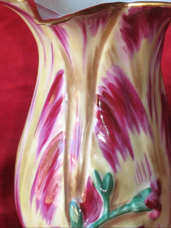 Vase  tulipe en porcelaine de Paris époque 19ème dans le goût de Jacob Petit