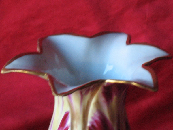 Vase  tulipe en porcelaine de Paris époque 19ème dans le goût de Jacob Petit