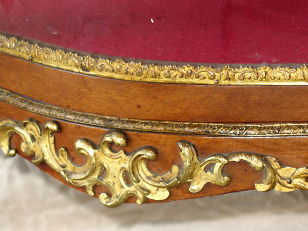 Curved display case in the Louis XVI style, 19th century